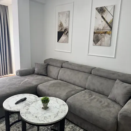 Golden Crown 2 Апартаменты *