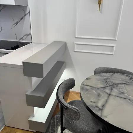 Апартаменты Golden Crown 2 *