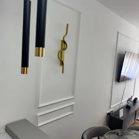 Golden Crown 2 Апартаменты *