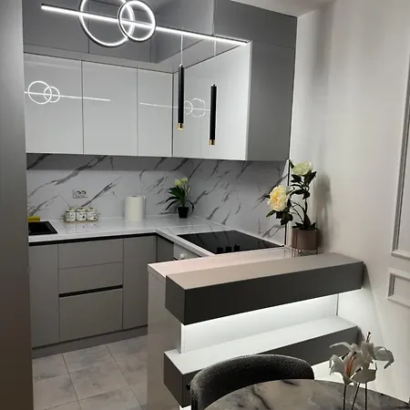 Διαμέρισμα Golden Crown 2 *